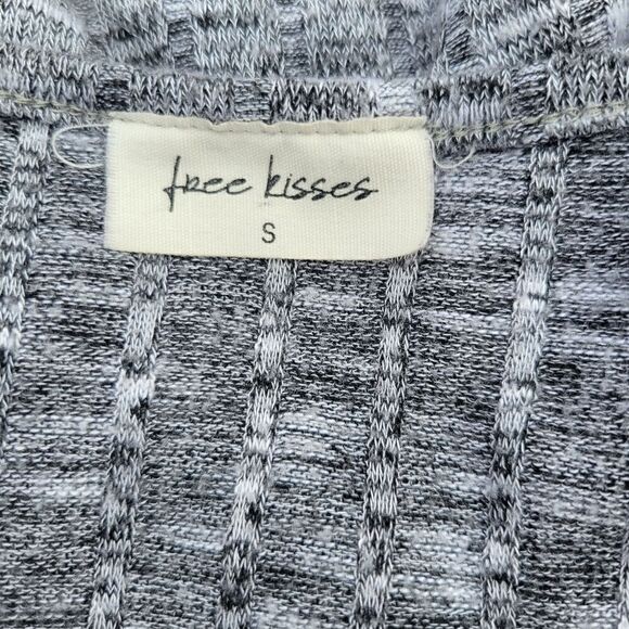 Free Kisses Woman's Gray 3/4 sleeve Pullover Business Casual Vneck Blouse sz S - Picture 8 of 11
